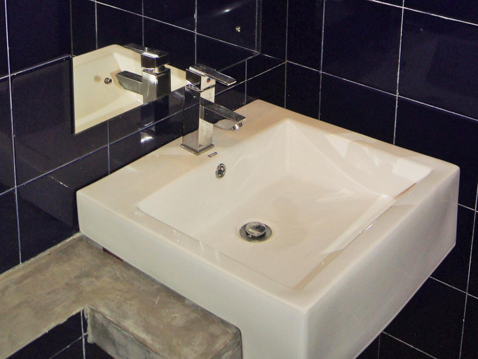 Bathroom 4, Wellé Wadiya, Kalpitiya