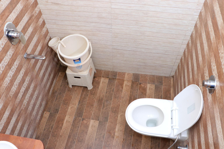 Bathroom 2, Hotel Avitaj Inn, Amritsar