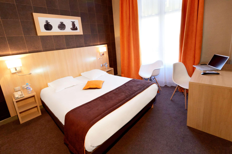 Bedroom 3, Hotel Europe and Spa, Marne