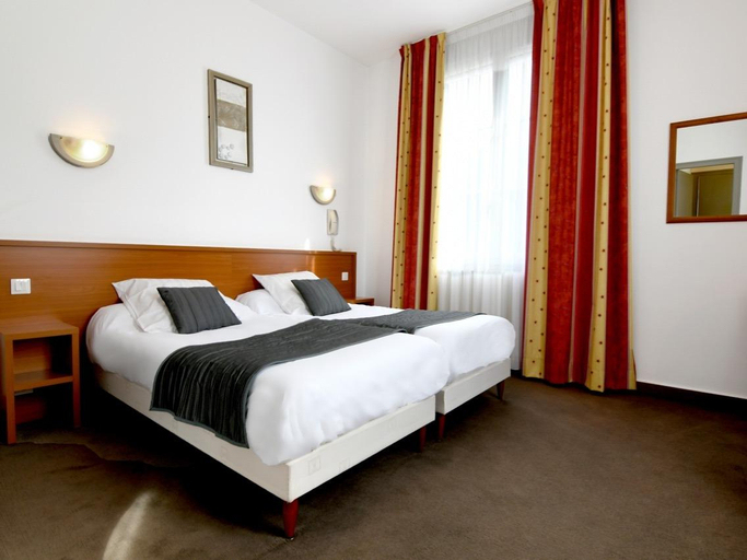 Bedroom 2, Logis Hotel du Chateau, Morbihan