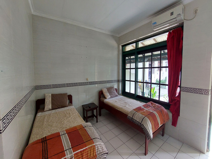 Bedroom 2, Hotel Sidomulyo Syariah, Pacitan
