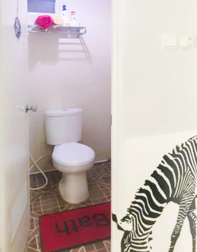 Bathroom, Apartemen Puri lovely 2 BR-4 BED Jakarta- Flexible check in hr, West Jakarta