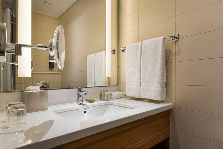 Bathroom 14