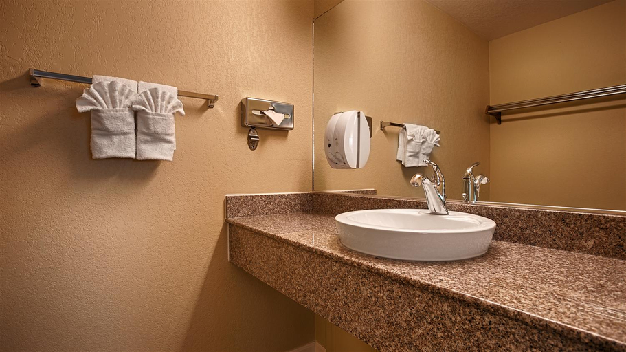 Bathroom 4, Anderson Inn, Shasta