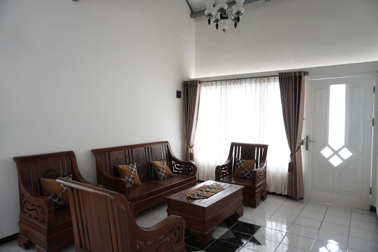 Public Area 5, Guest House Yayasan Unisma, Malang