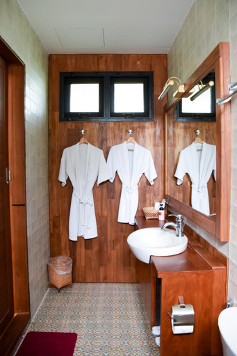 Bathroom 4, Risasinee Spa and Resort, Muang Nan
