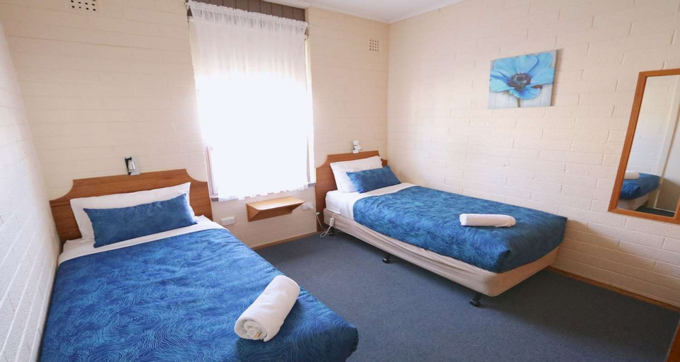 Bedroom 2, Robe Central Motel, Robe