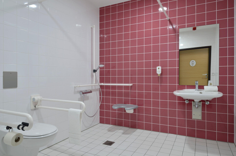 Bathroom 5, B&B Hotel Hildesheim, Hildesheim