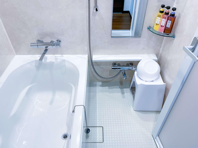 Bathroom 14