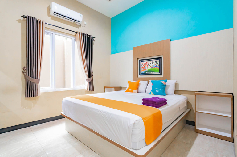 Bedroom 1, Sans Hotel Budaya Cirebon, Cirebon