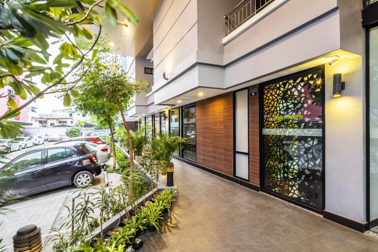 Exterior & Views