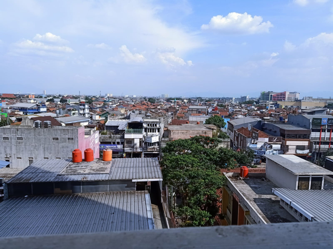Exterior & Views 5, Apartment Gateway Cicadas by Azpro, Bandung