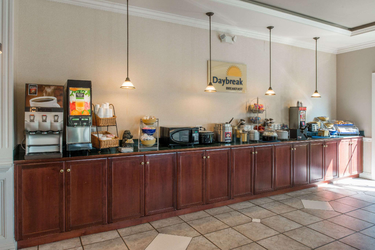 Food & Drinks 5, Days Inn by Wyndham Paducah I-24 Exit 4 , McCracken