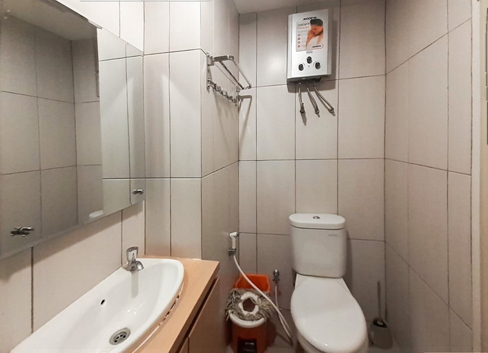 Bathroom 5, Grand Kamala Lagoon Apartemen by COMFORT ZONE, Bekasi