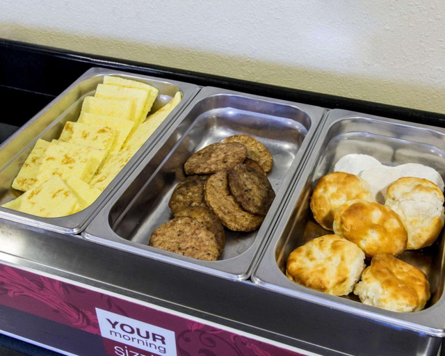 Food & Drinks 5, Comfort Inn & Suites Statesboro - University Area, Bulloch