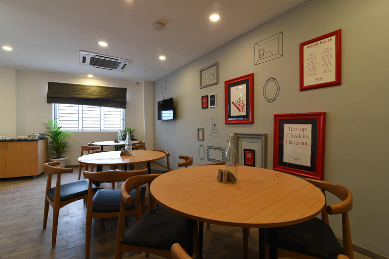 Food & Drinks 5, Super Townhouse Royapettah Near U.S Consulate, Chennai