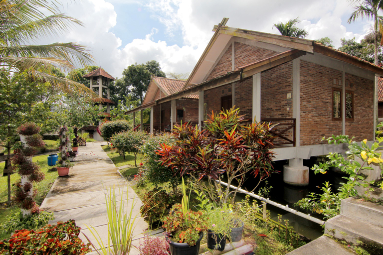 Exterior & Views 5