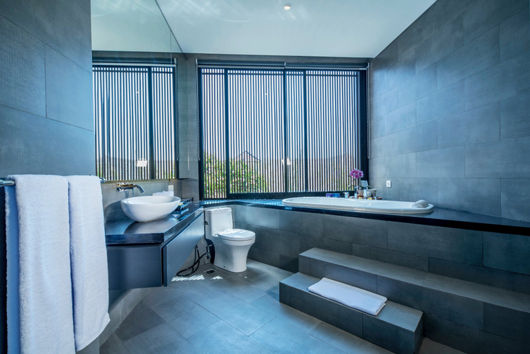 Bathroom 5, Villa Dedayuh Seminyak, Badung