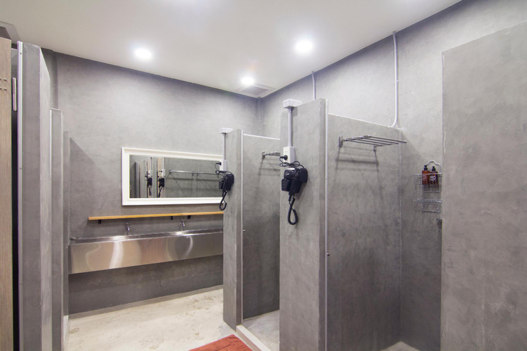 Bathroom 4, Nornyaowarat Hotel, Samphantawong