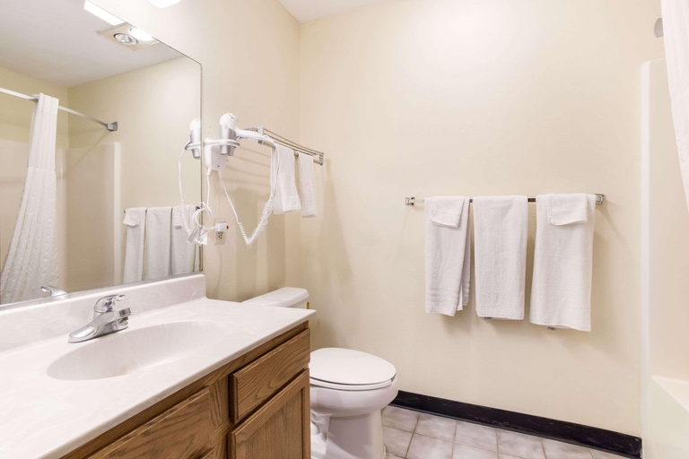 Bathroom 4, Rodeway Inn Gallup, McKinley