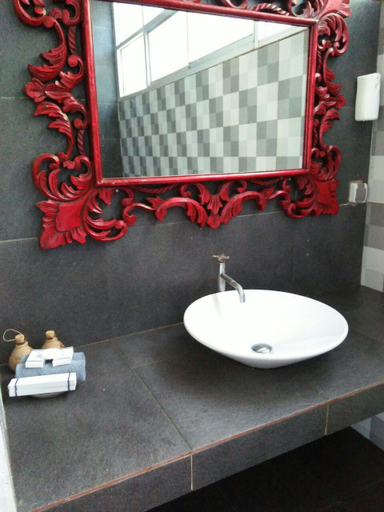 Bathroom 4, Dejavu Hotel Turtle Beach Gili Trawangan, Lombok