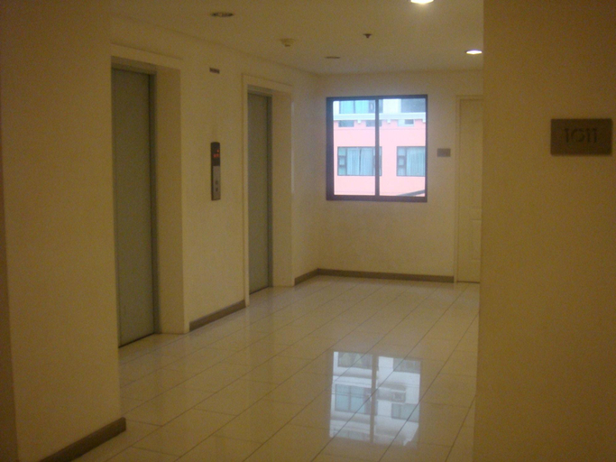 Public Area 3, OYO 769 Poblacion Suites Polaris, Makati City