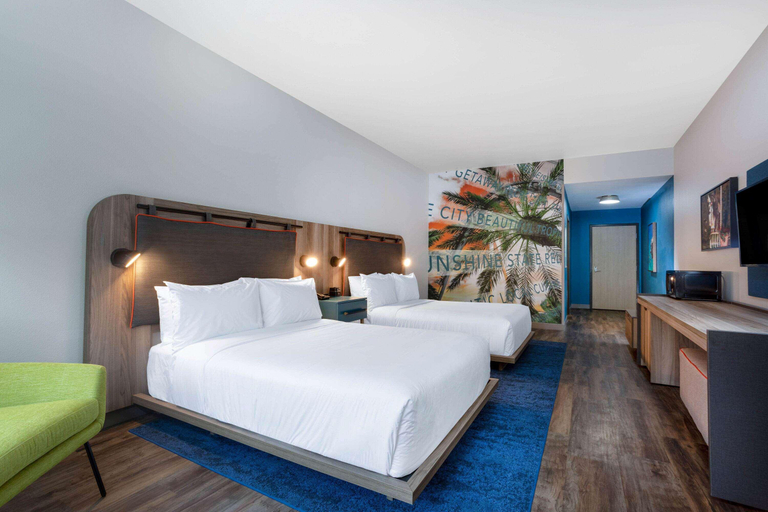 Bedroom 4, TRYP by Wyndham Orlando, Orange