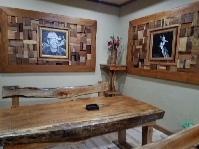 Public Area, Alloyna Country Cottage, Karo