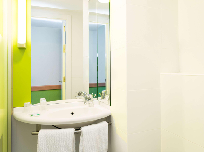 Bathroom 5, B&B Hotel Zaragoza Plaza Mozart, Zaragoza