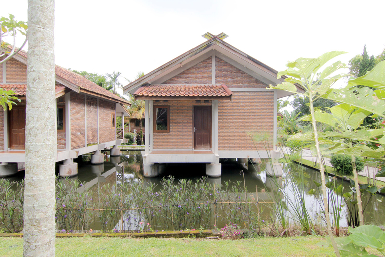 Exterior & Views 7
