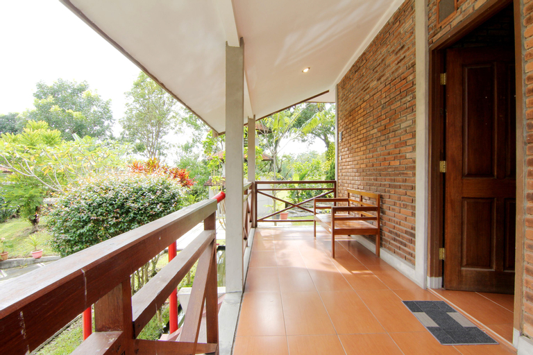 Exterior & Views 2