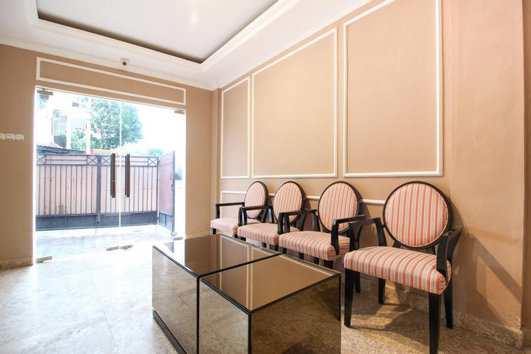 Public Area 2, RedDoorz near Stadion Manahan Solo, Solo