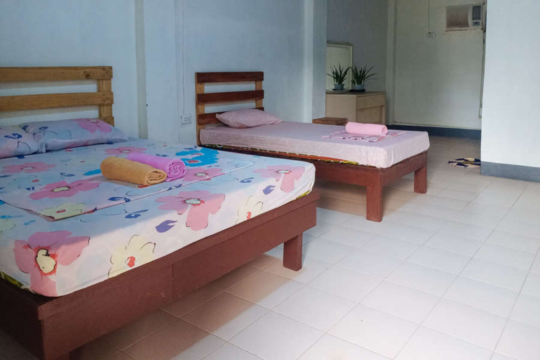 Bedroom 3, RedDoorz @St. Anthony beach resort, Asturias