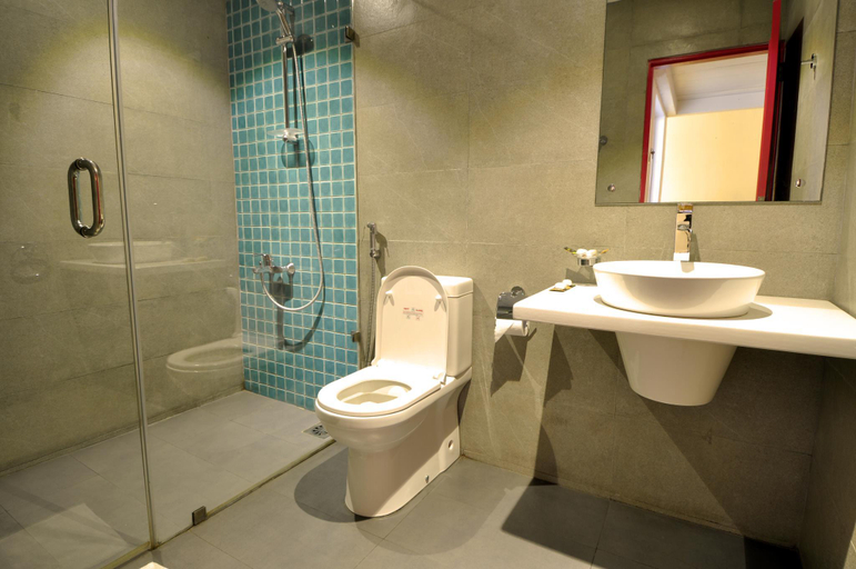 Bathroom 5, Ivy Lane Hotel Colombo, Thimbirigasyaya