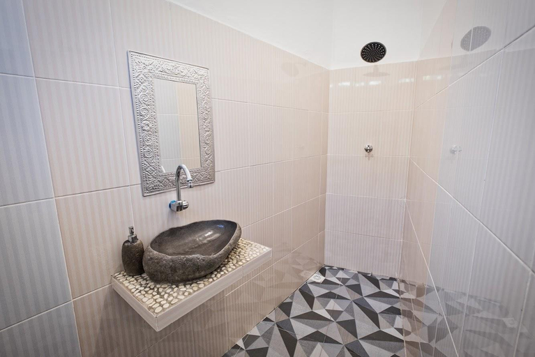 Bathroom 5, The Bodhi Tree Hostel, Jepara