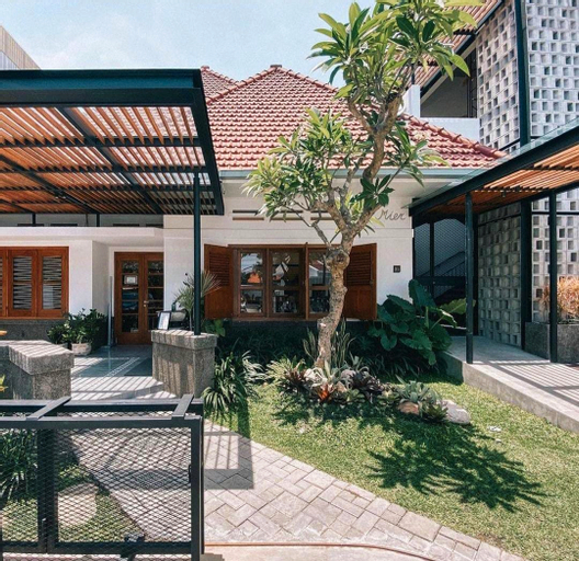 Exterior & Views 2, DeMier Guest House Surabaya, Surabaya
