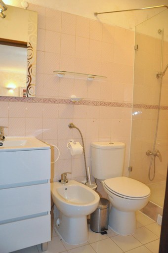 Bathroom 3, Comfortable and well equipped terrace villa with private pool and air conditioni, Loulé