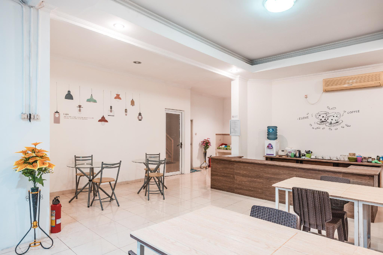 Food & Drinks, Hotel O Eden Guest House, Depok