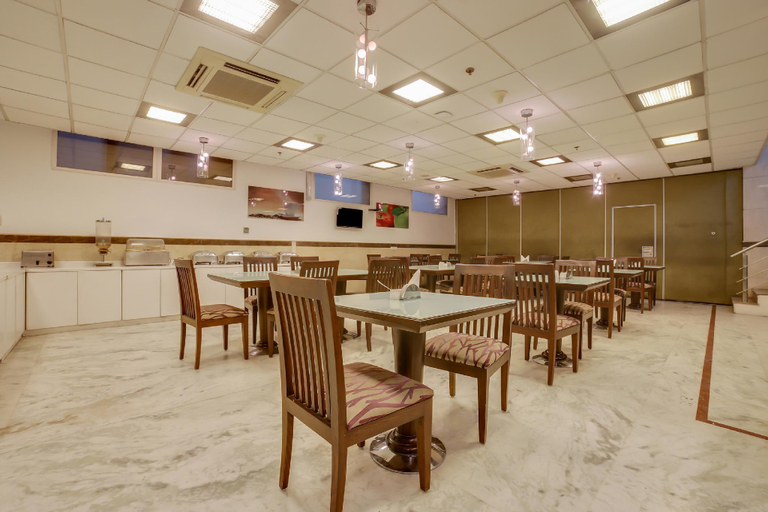 Food & Drinks 5, Collection O 185 Nauroji Nagar Marg, Delhi