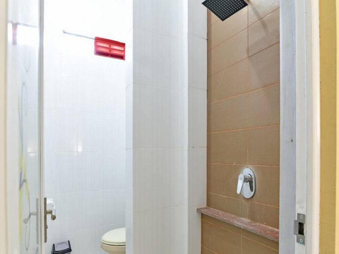 Bathroom 5, RedDoorz @ Uluwatu Bali, Badung