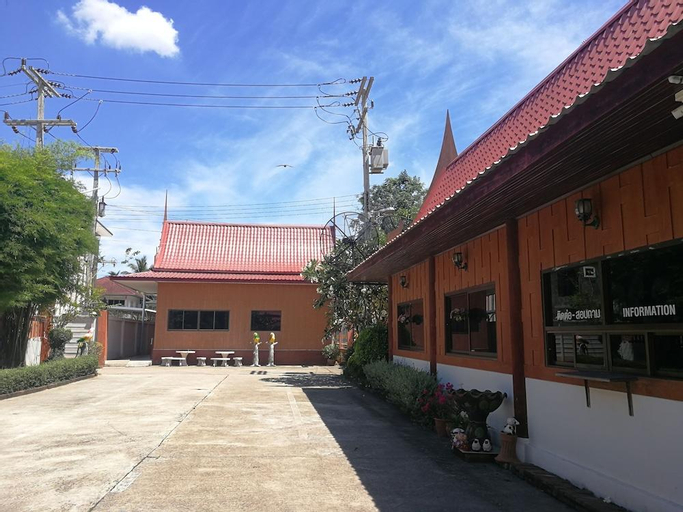 Exterior & Views 29