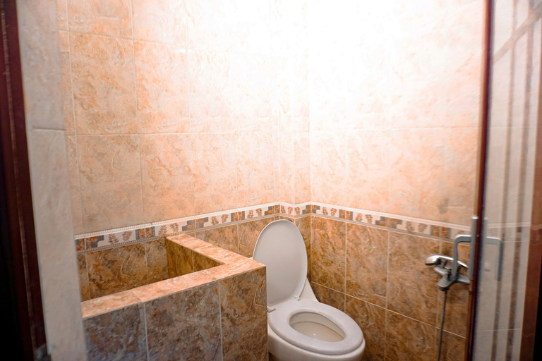 Bathroom 3, Hotel Laweyan Solo, Solo