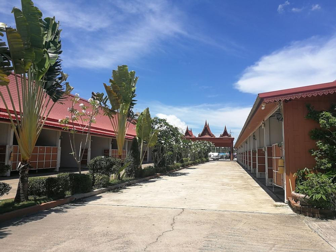 Exterior & Views 30