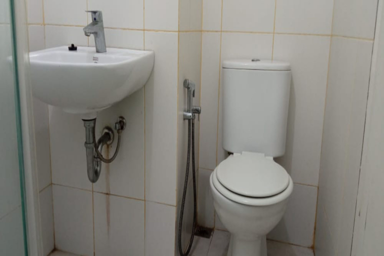 Bathroom, Vanez Mansion @Skylounge Tamansari, Tangerang