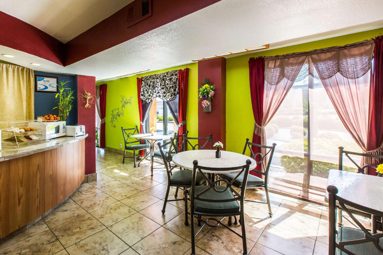 Food & Drinks 4, Econo Lodge Inn & Suites Macon North, Bibb