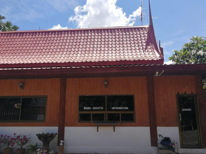Exterior & Views 28