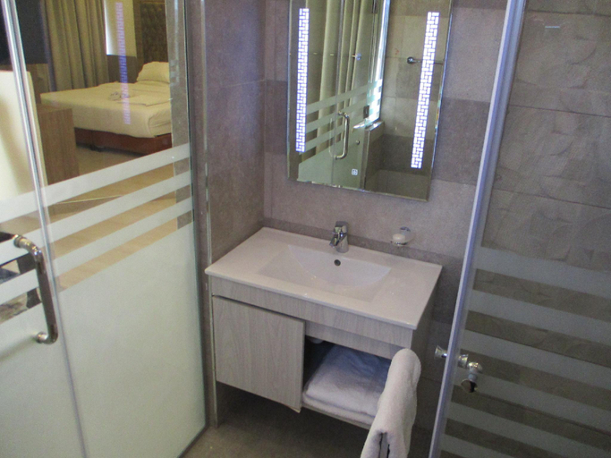 Bathroom 4, Alqimah Serviced Apartments Hotel, Ardhah