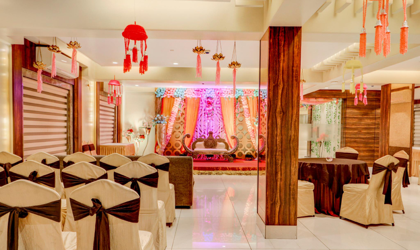 Food & Drinks 5, Treebo Radhe Palace, Lake Town, North 24 Parganas