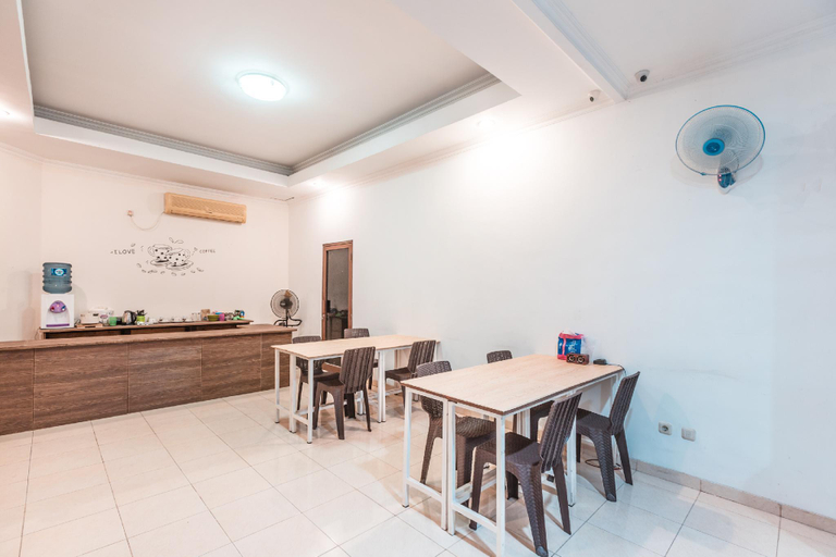Public Area 2, Hotel O Eden Guest House, Depok