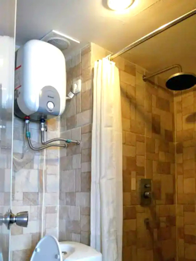 Bathroom 5, Hala Rooms at Jarrdin Apartment Cihampelas Bandung, Bandung